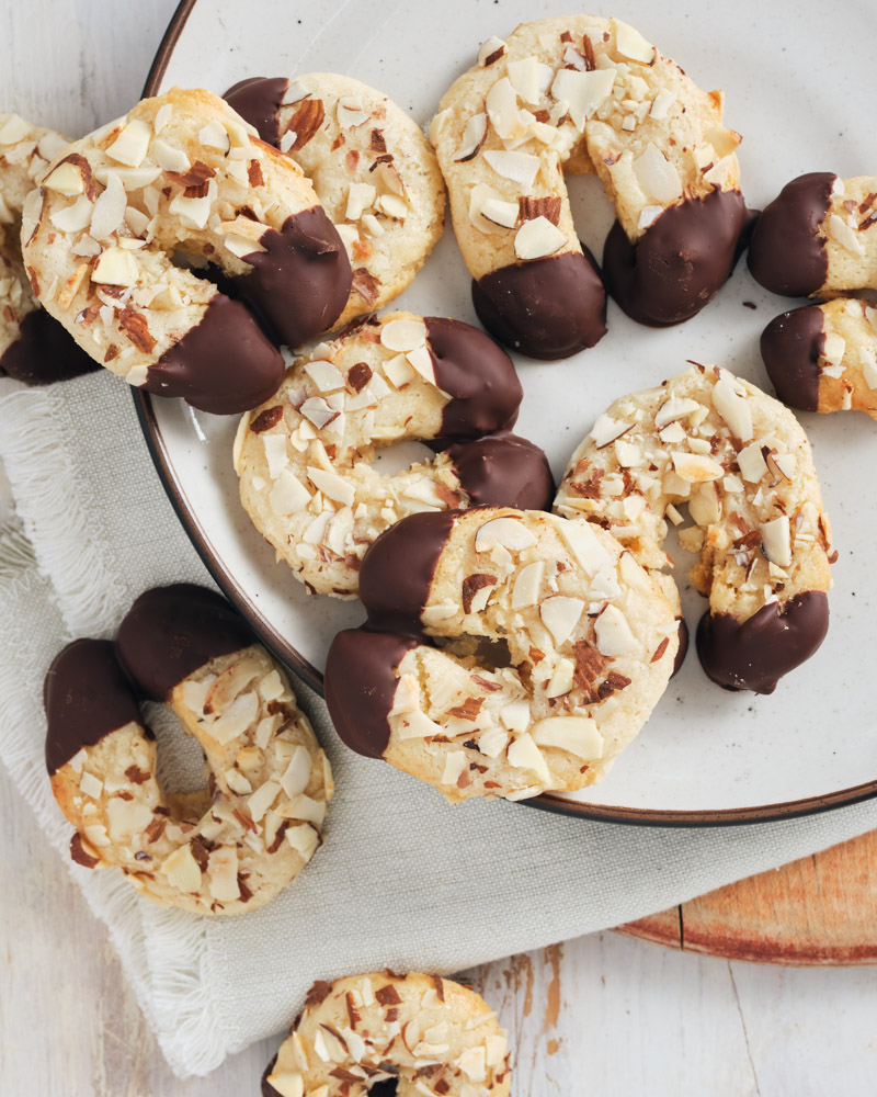 mandelhörnchen (almond horn cookies)
