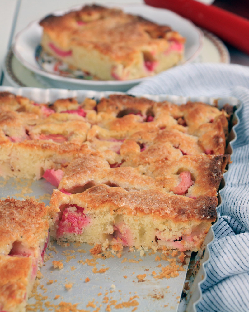 rhubarb almond tart
