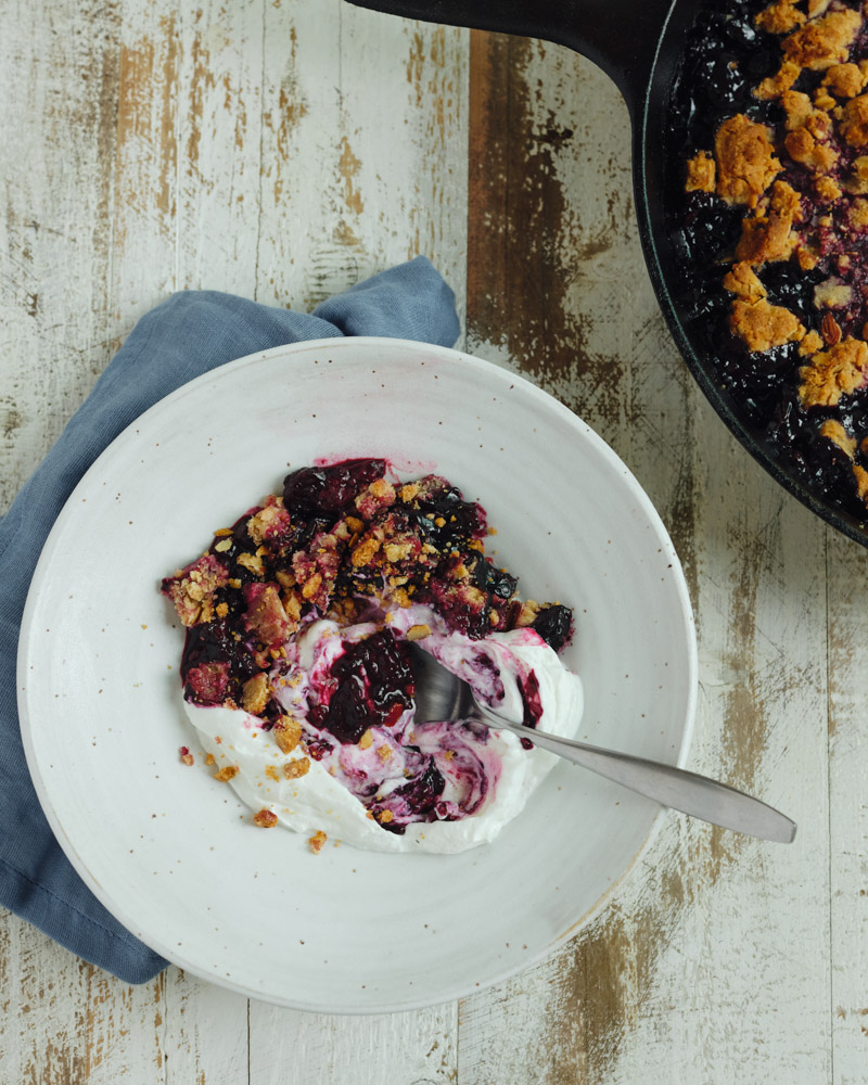 fruit crisp with yogurt