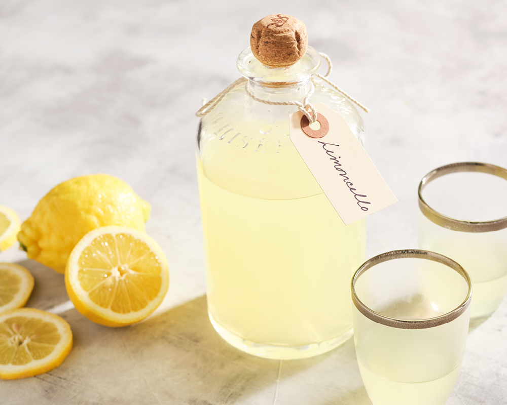 DIY Holiday Gifts_1000x800 Limoncello liqueur with lemons and cups