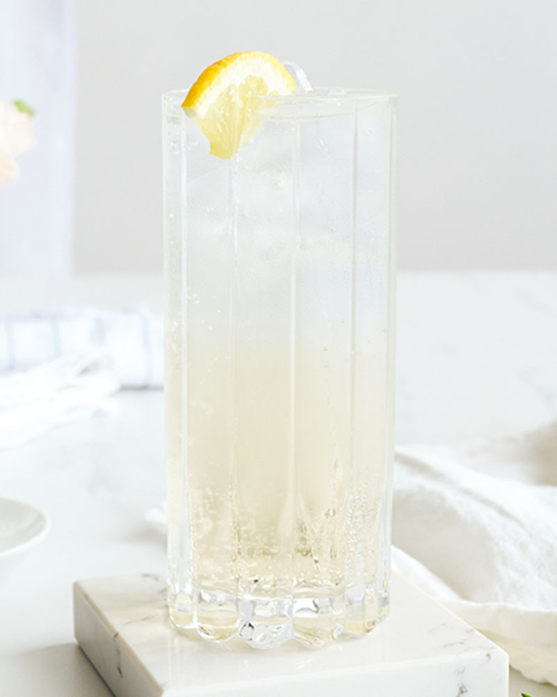 elderflower spritz cocktail