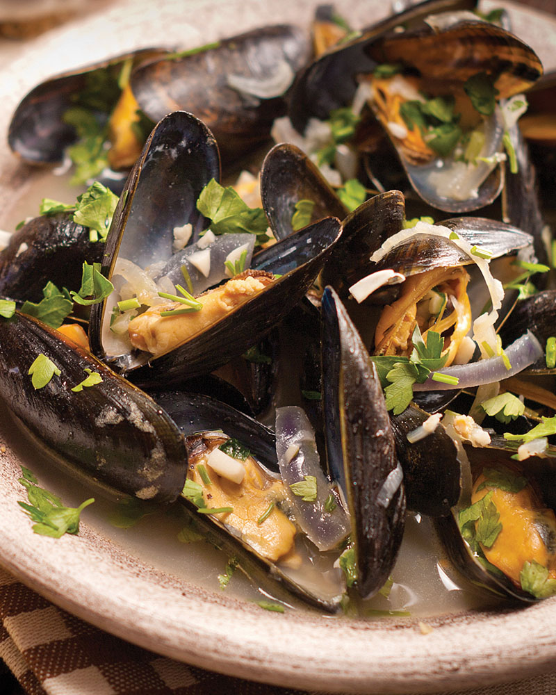 steamed mussels with white wine and cream