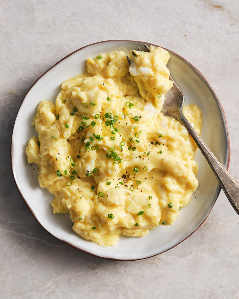 how to scramble eggs