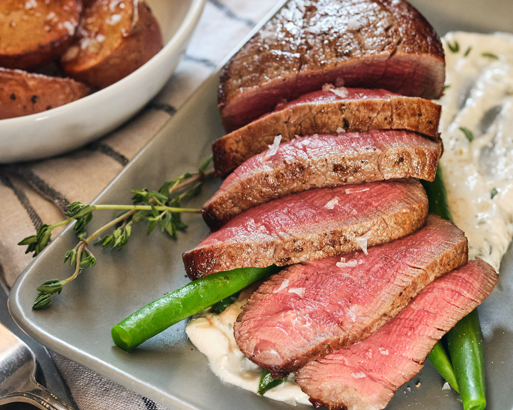 Beef tenderloin with horseradish cream