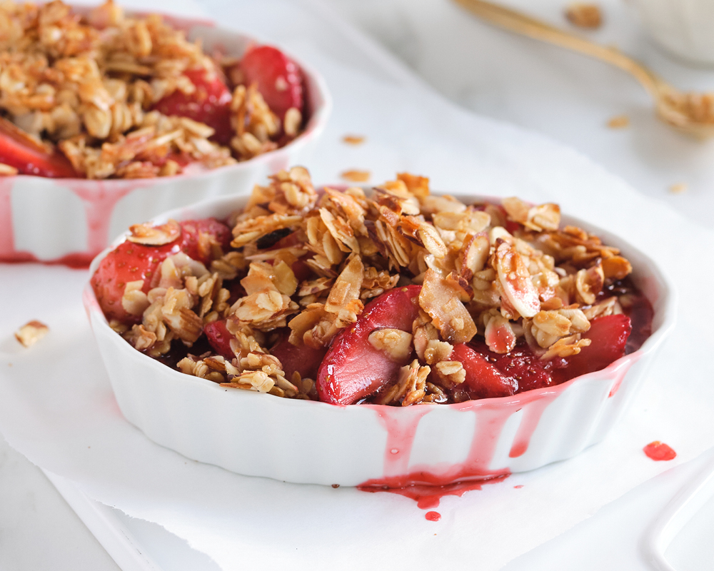 Strawberry almond crisp