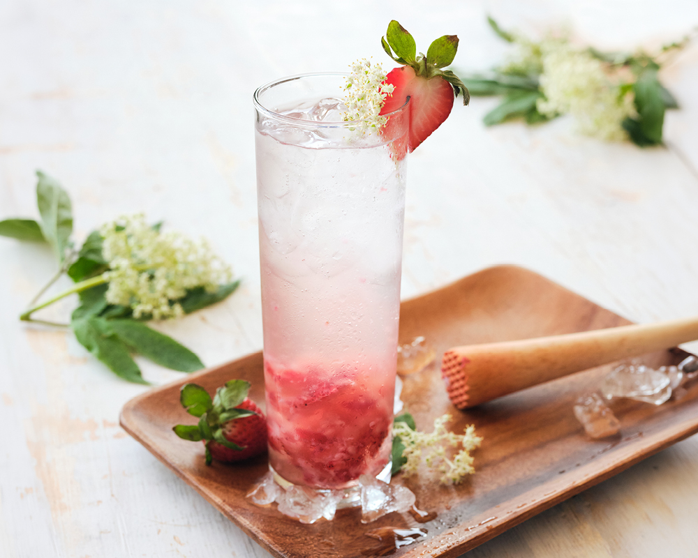 Strawberry elderflower sparkler