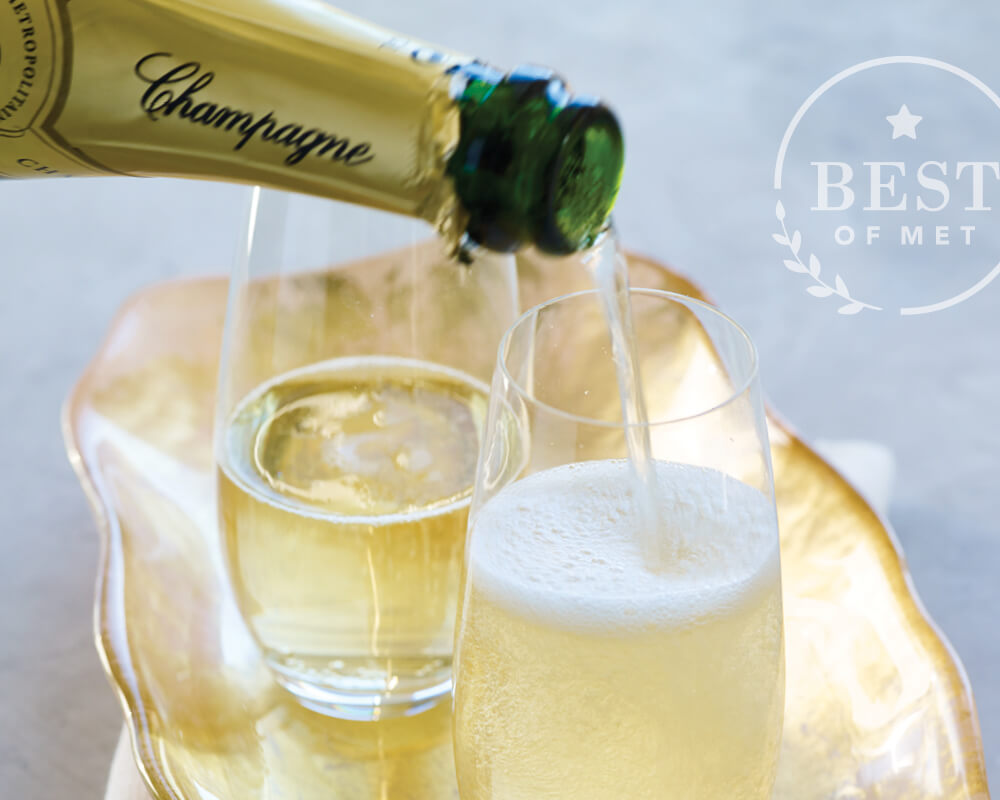 Metropolitain Champagne being poured